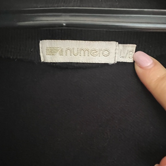 Black Numero Sweatahirt - Picture 3 of 3